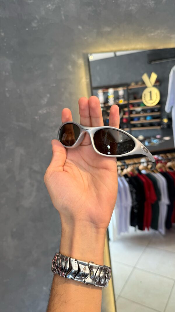 Minute Black Custom Premium